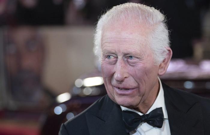 Carlo III compie 76 anni: Kate e William si distinguono per la loro scelta fotografica atipica