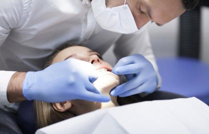 Il pubblico ministero indaga sul dentista (70) per contatto inappropriato con un paziente minorenne (Hooglede)