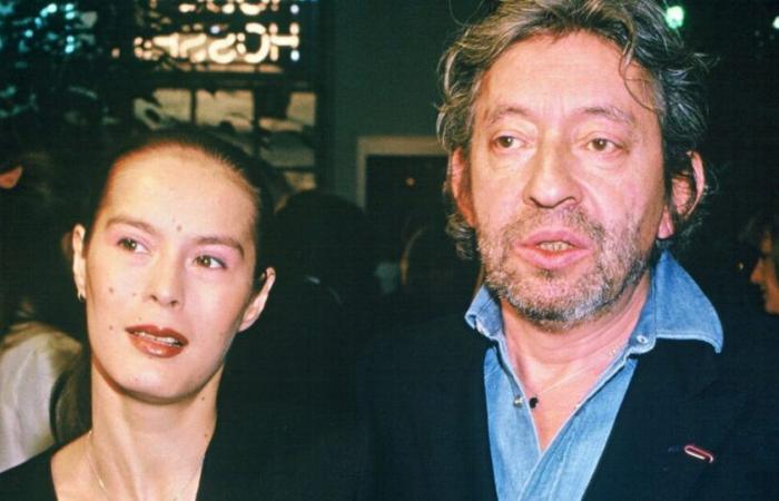 Dopo il ritrovamento del corpo senza vita di Serge Gainsbourg, il suo ultimo compagno Bambou viene portato via dalla polizia