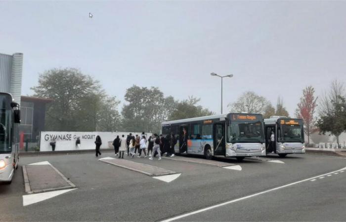 La “voce” di una donna armata su un autobus getta nel panico i genitori degli studenti di un college di Yvelines