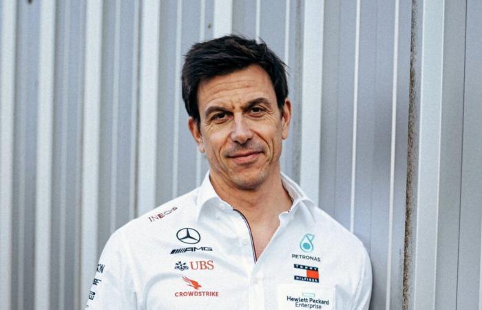 Toto Wolff rifiuta l'etichetta di “leader”: perché il capo della Mercedes vede il successo come uno sforzo collettivo.