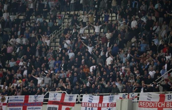 Tifosi inglesi brutalizzati a margine di Grecia-Inghilterra, la federazione inglese aprirà un'inchiesta (Foot)