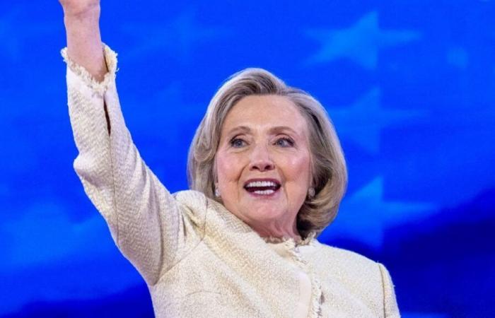 Quattro uomini arrestati durante la visita di Hillary Clinton a Belfast