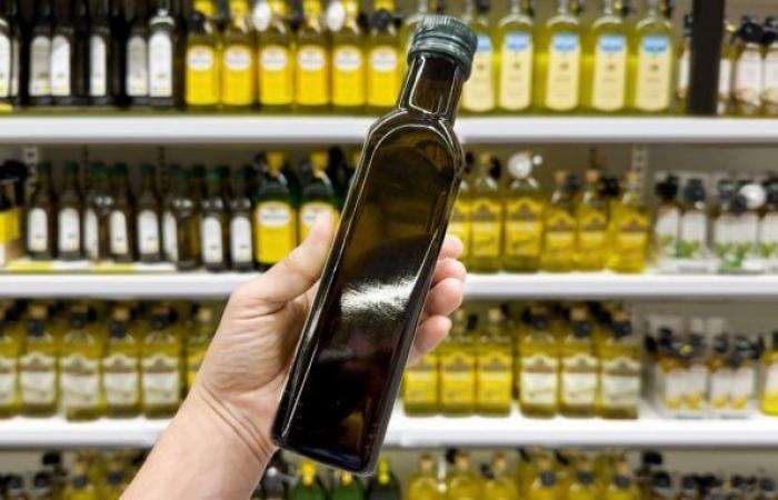 il prezzo dell'olio d'oliva calerà presto drasticamente nei supermercati