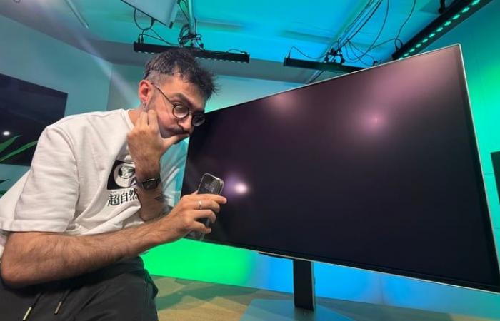 Ho testato a fondo lo schermo del PC da gaming 4K che sembra un televisore: la mia opinione sul Samsung Odyssey G8 OLED da 32 pollici