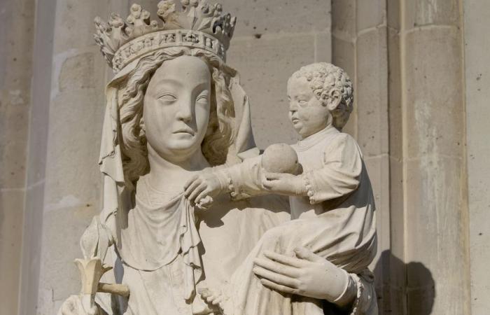 processione in onore della statua della “Vergine del Pilastro” con rientro in cattedrale