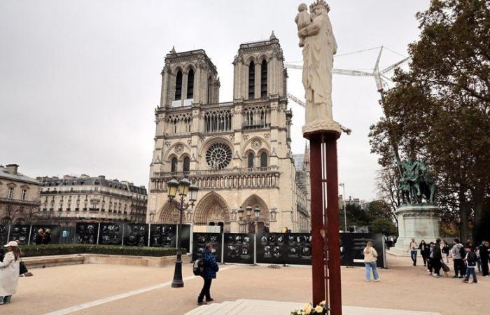 Notre-Dame de Paris: ritrovata intatta dopo l’incendio, la statua della Vergine col Bambino tornerà nella cattedrale dopo una fiaccolata