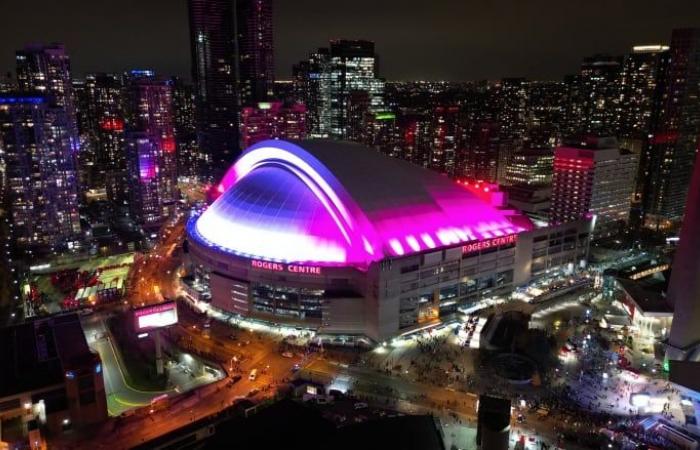 “Toronto, siamo così tornati!”: Taylor Swift accompagna i fan attraverso le sue epoche nell’epica serata di apertura