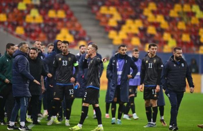 Questo è quello che stavano aspettando! I giocatori kosovari sono usciti dal campo all’ultimo minuto dei supplementari dopo che i tifosi rumeni hanno cantato “Serbia” dopo le sfide