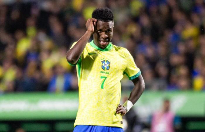 Terribile scivolone di Vinicius contro un arbitro del Brasile