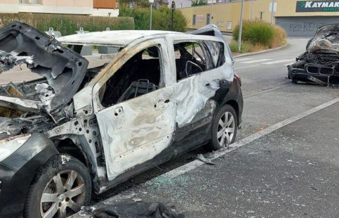 Belfort. Hanno preso fuoco due auto dello stesso proprietario