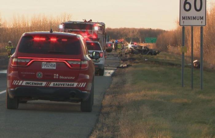 Rimane intrappolato nel suo veicolo in fiamme dopo una grave collisione sulla Highway 55