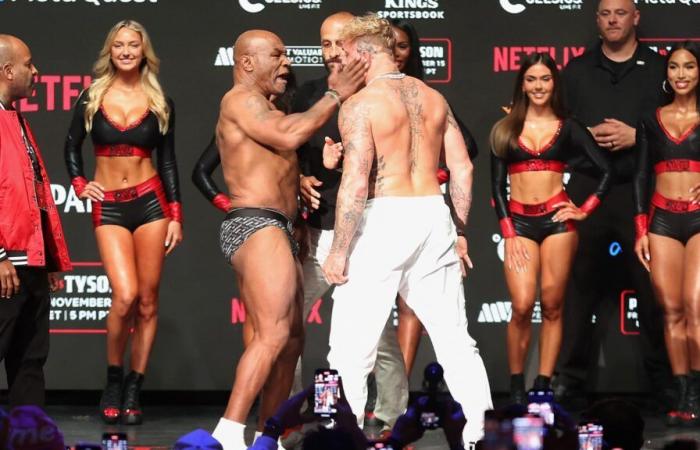 Mike Tyson ha schiaffeggiato Jake Paul durante il confronto finale prima del combattimento