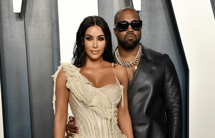 Kanye West citato in giudizio da un ex dipendente per commenti antisemiti sull’ex moglie Kim Kardashian