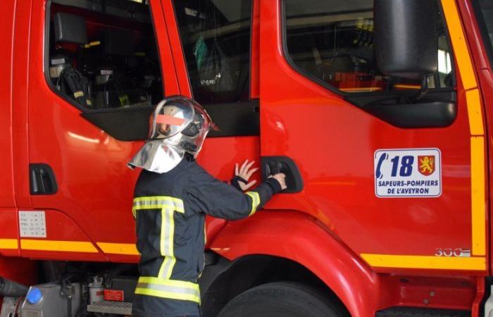 Partendo da una dependance, l'incendio si è propagato ad altri due edifici: impegnati 15 i vigili del fuoco, nell'Aveyron