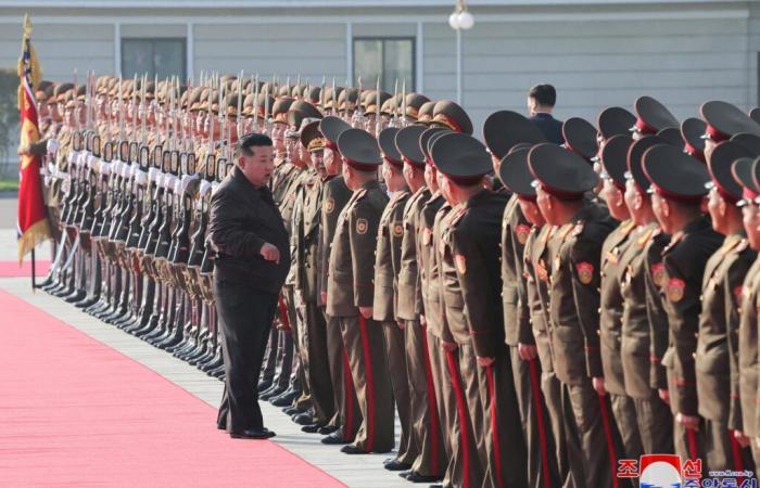 Kim Jong-un ordina la “produzione di massa” di droni esplosivi