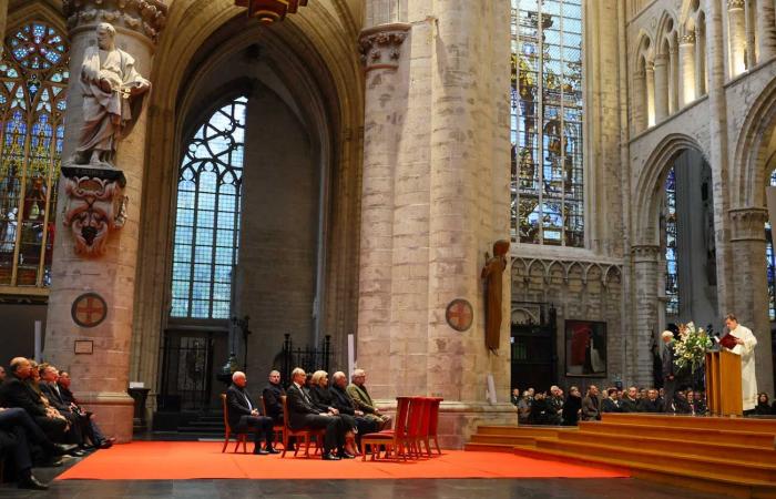 Il re Alberto II, la principessa Astrid e il principe Laurent al Te Deum nel Giorno del Re