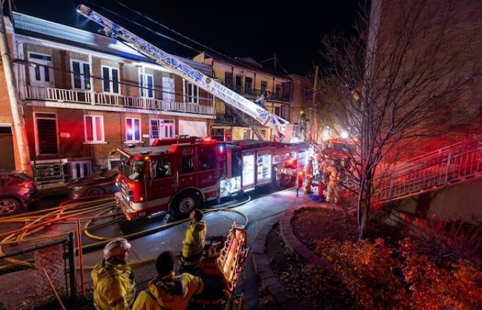 un grave incendio costringe l’evacuazione dei residenti