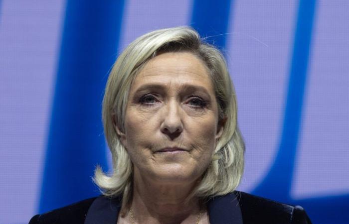 Marine Le Pen denuncia “una condanna a morte politica” a fronte di una potenziale ineleggibilità