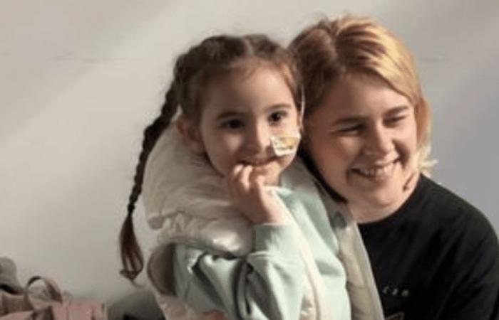 NELLE IMMAGINI. Zaho de Sagazan offre un concerto privato ai bambini ricoverati in ospedale, “è toccante che lo faccia per noi”