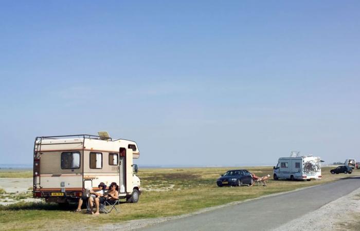 Una donna investe il compagno in camper