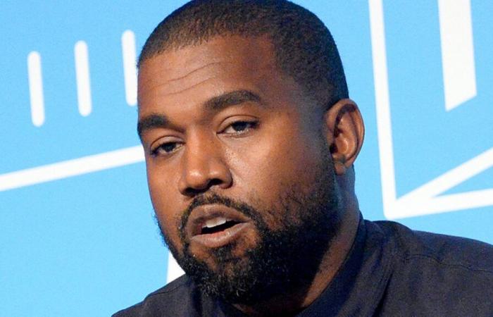 L'ex dipendente di Kanye West lo fa causa per aver ostentato sesso con Bianca, Nazi Gear