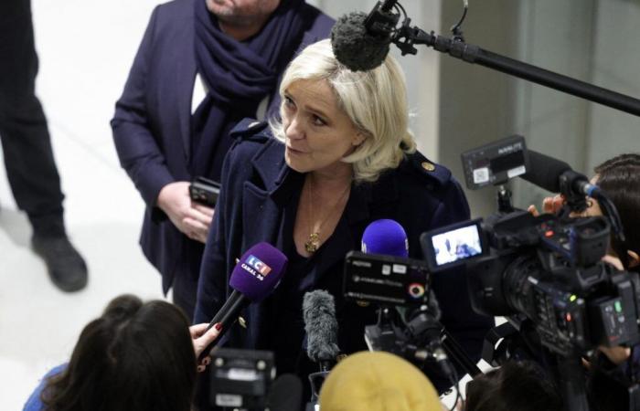 Marine Le Pen descrive le requisizioni nel processo contro gli assistenti parlamentari del FN come un “attacco molto violento alla democrazia”