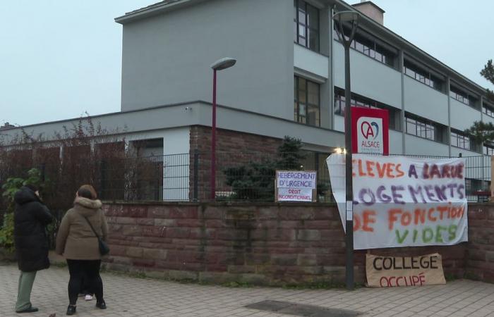 l’occupazione occupata degli insegnanti a sostegno dei loro studenti senza casa riceve sostegno da tutte le parti