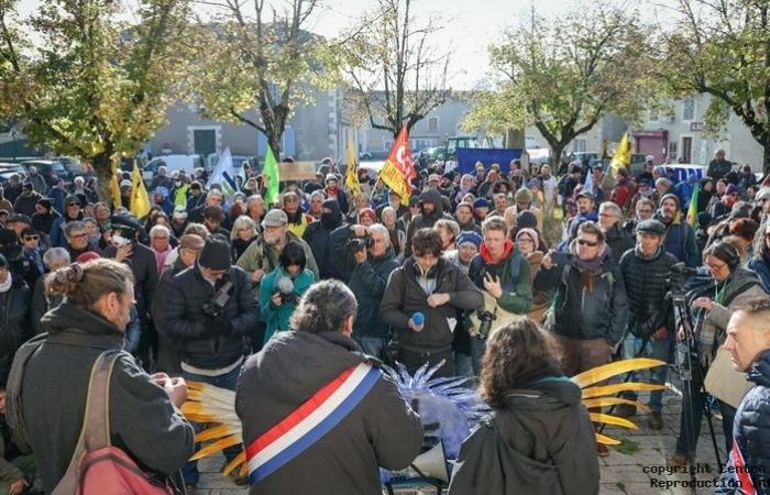 gli attivisti si sono riuniti a Saint-Sauva