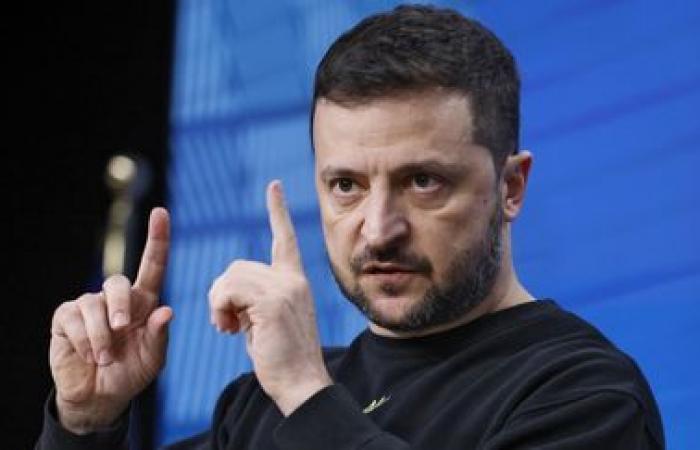 Volodymyr Zelenskyj afferma di volere che la guerra finisca nel 2025 con “mezzi diplomatici”, ma solo se “l’Ucraina non è sola”