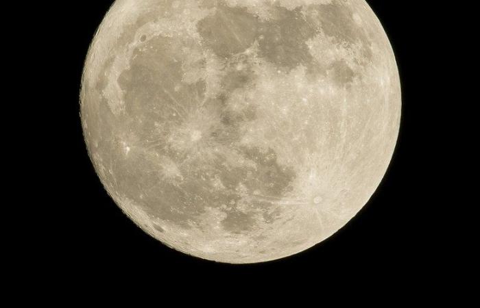 Super Beaver Moon: era l'ultima dell'anno 2024, da Rodez a Millau passando per New York, scopri le splendide immagini