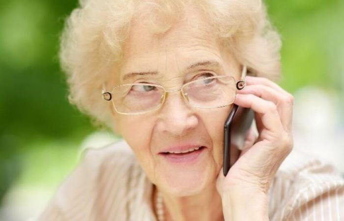 Truffe telefoniche: nel Regno Unito truffatori intrappolati da una “nonna” generata dall'intelligenza artificiale: News