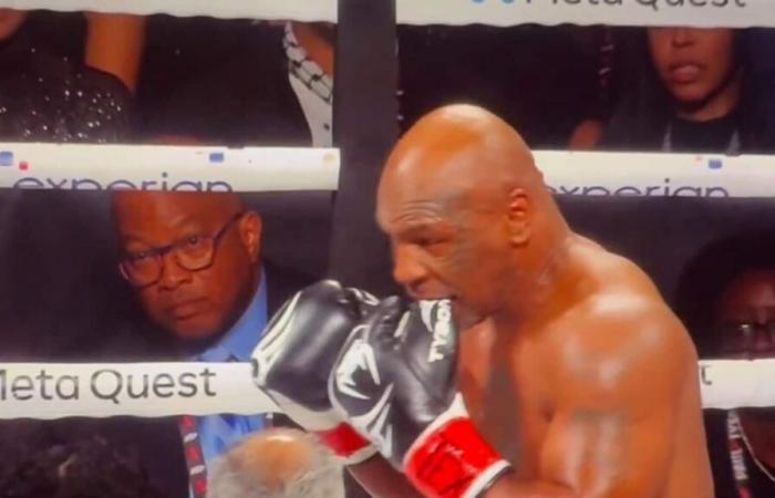 La bizzarra “fissazione” di Mike Tyson è la ragione per cui si morde costantemente i guanti durante il combattimento con Jake Paul