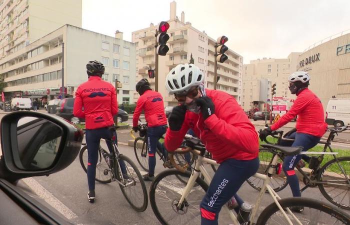 CANCRO. “Nessuno parla della propria prostata nel gruppo”, cinque pensionati attraversano la Francia in bicicletta per Movember