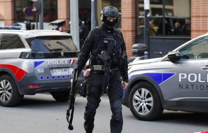 Presa di ostaggi in corso in un ristorante di Issy-les-Moulineaux, un uomo trincerato