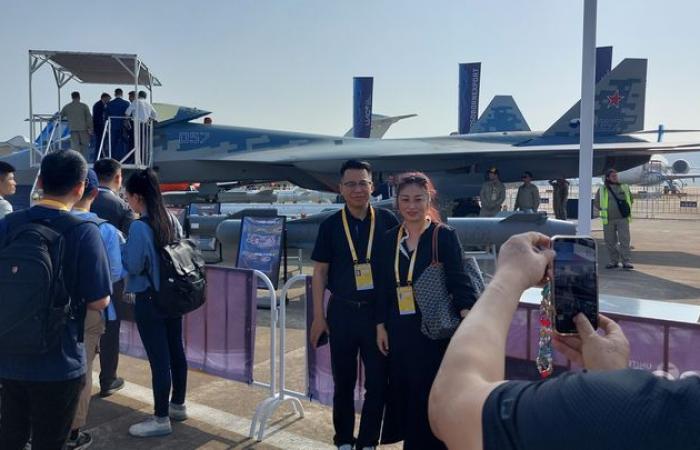 La Russia presenta il suo nuovo aereo stealth allo Zhuhai Airshow, in Cina