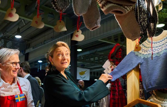 La granduchessa Maria Teresa e la nuora Stéphanie fanno un giro del mondo di beneficenza al Bazar International Luxembourg