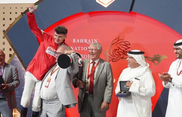 Sir Alex Ferguson vince il suo 2° Bahrain International Trophy con Spirit Dancer davanti al francese Calif (3°) e Andromeda (5°): il GRANDE VIDEO REPORT