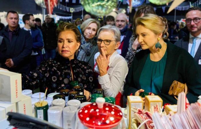 La granduchessa Maria Teresa e la nuora Stéphanie fanno un giro del mondo di beneficenza al Bazar International Luxembourg