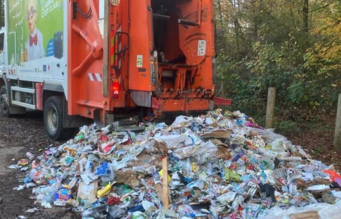 altro incendio in un camion della spazzatura