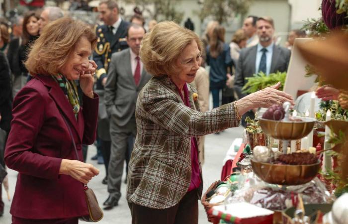 La regina Sofia e l'infanta Margarita fanno visita in memoria dell'infanta Pilar