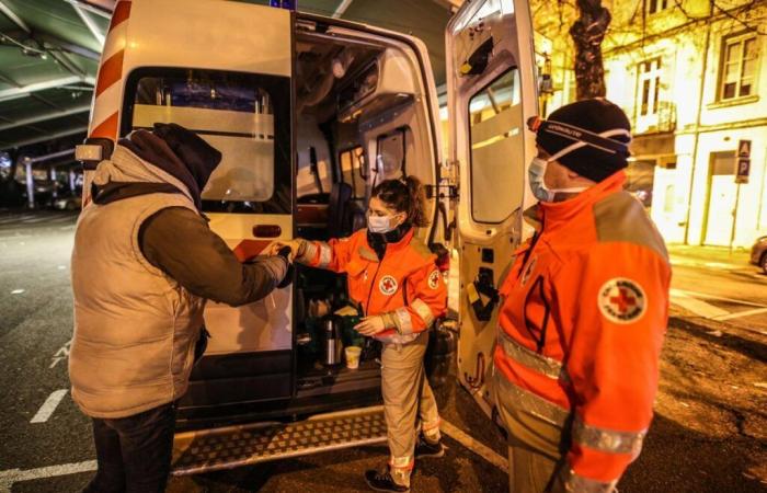 Con l’avvicinarsi dell’inverno, riprendono le scorrerie della Croce Rossa per portare “un po’ di conforto”