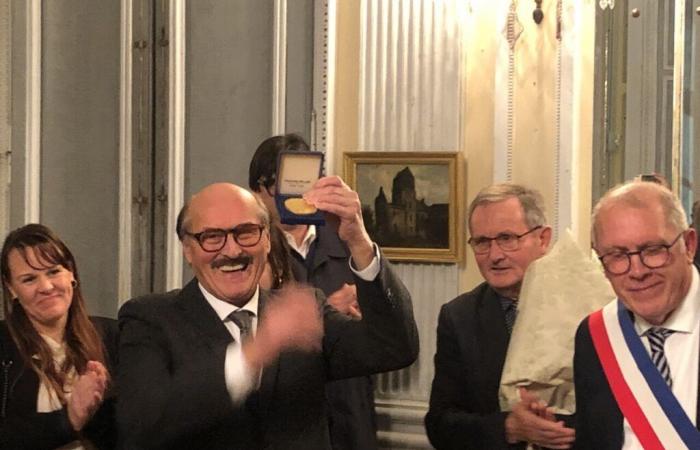 La medaglia d'oro della città assegnata a Daniel Delahaye