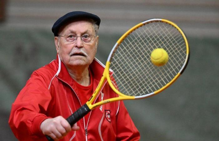 “Quando gioco, ho 20 anni nella mia testa”… A 100 anni, Armand colpisce la palla due volte a settimana allo Stade Toulousain tennis