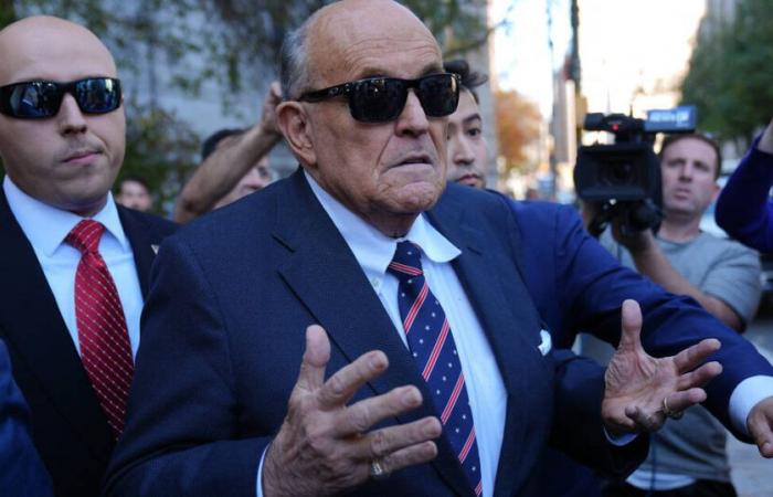 Condannato per diffamazione, Rudy Giuliani, ex avvocato di Trump, consegna la sua Mercedes ma si aggrappa alla sua maglia da baseball – Libération