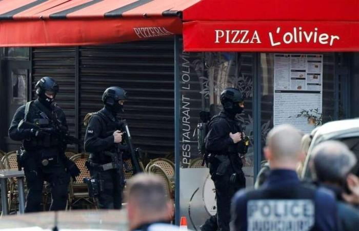 In una pizzeria vicino Parigi, tre ore di presa di ostaggi senza feriti