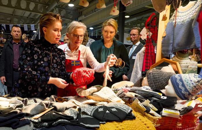 La granduchessa Maria Teresa e la nuora Stéphanie fanno un giro del mondo di beneficenza al Bazar International Luxembourg