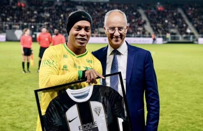 Calcio. Ronaldinho ha attirato quasi 10.000 spettatori ad Angers