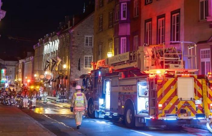 I vigili del fuoco hanno costretto l’evacuazione dei residenti nel Vecchio Quebec