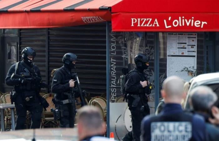 In una pizzeria vicino a Parigi, tre ore di presa di ostaggi senza feriti – 16/11/2024 alle 18:01